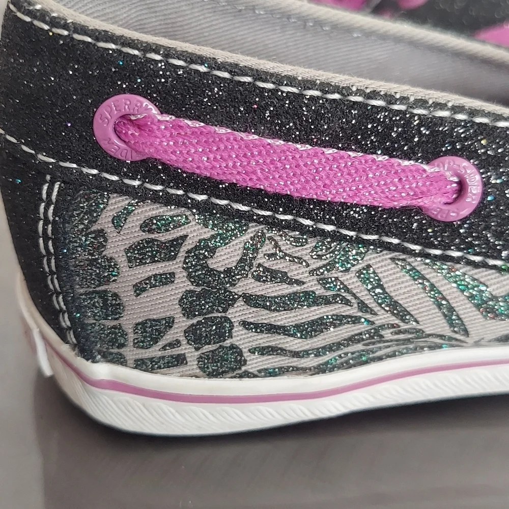 SPERRY Girls Top Side Cruiser Sparkly Finish in a Zebra Grey Pink Colorway Sz 2